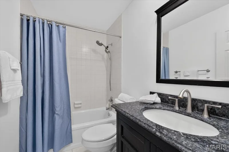 Fresh, clean and ready for busy mornings. — 15056 Isleview Drive, Chesterfield, MO 63017