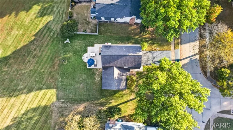 Overhead view shows the spacious yard, patio and direct access to the expansive common ground. — 15056 Isleview Drive, Chesterfield, MO 63017