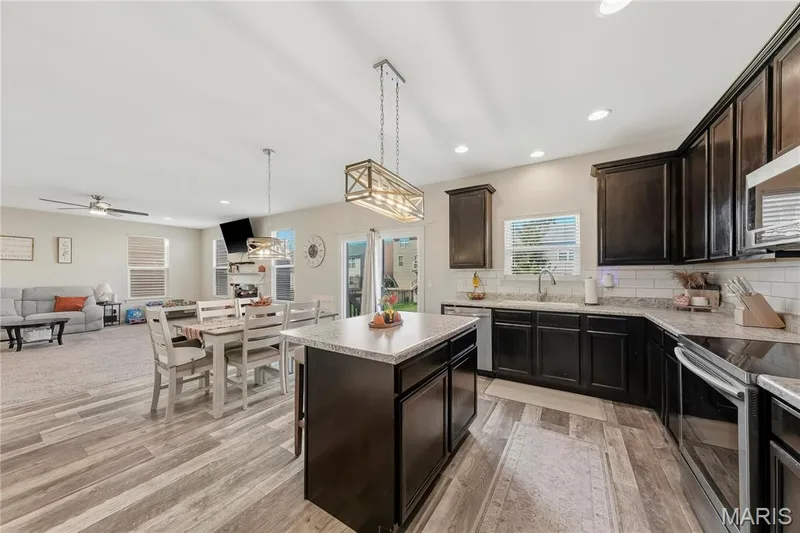 524 Wilmer Hollow Lane, Wentzville, MO 63385 — listing photo 4 of 50