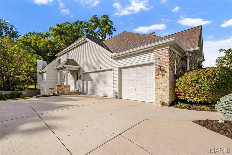 112 Castlewood Estates Drive, O'Fallon, MO 63368 — listing photo 3 of 98
