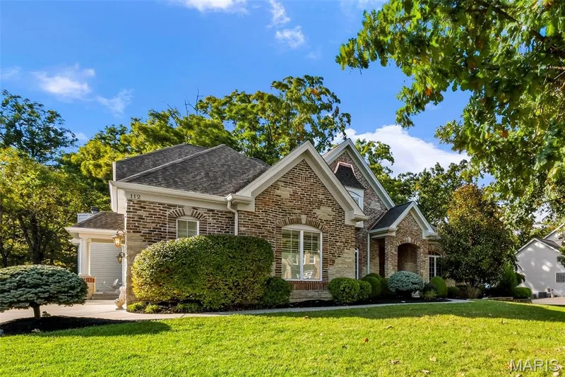 112 Castlewood Estates Drive, O'Fallon, MO 63368 — listing photo 4 of 98