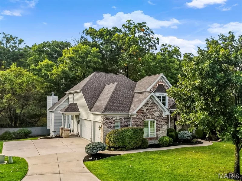 112 Castlewood Estates Drive, O'Fallon, MO 63368 — listing photo 8 of 98
