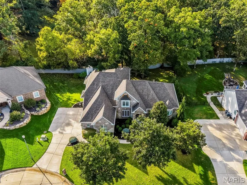112 Castlewood Estates Drive, O'Fallon, MO 63368 — listing photo 9 of 98