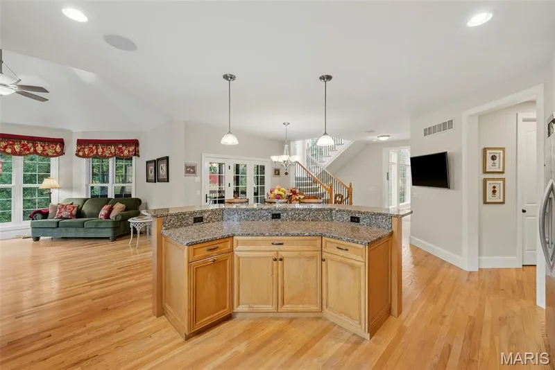 112 Castlewood Estates Drive, O'Fallon, MO 63368 — listing photo 38 of 98