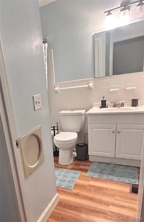 Hall Bathroom — 1 Mineral Drive, St Peters, MO 63376