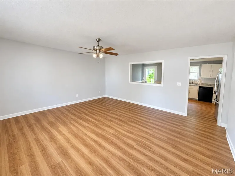 1 Mineral Drive, St Peters, MO 63376 — listing photo 2 of 16