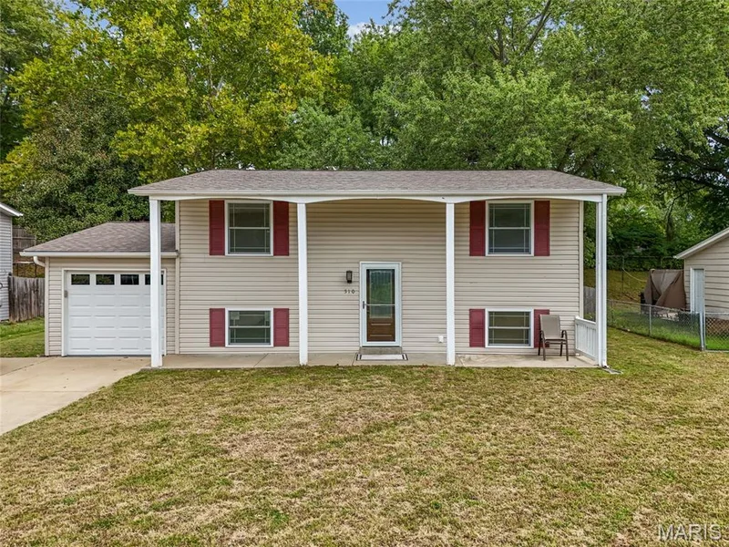 Covered front porch. — 510 Keeney Drive, St Charles, MO 63304