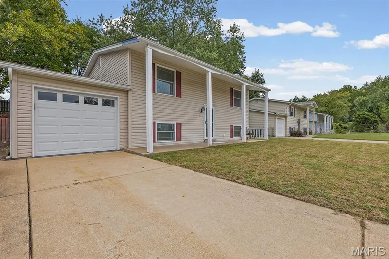 Attached 1-car garage. — 510 Keeney Drive, St Charles, MO 63304