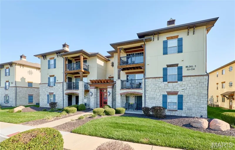 521 Bordeaux Way, Cottleville, MO 63376 — listing photo 3 of 56