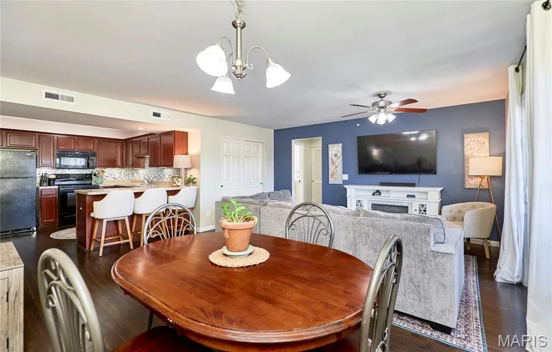 521 Bordeaux Way, Cottleville, MO 63376 — listing photo 17 of 56
