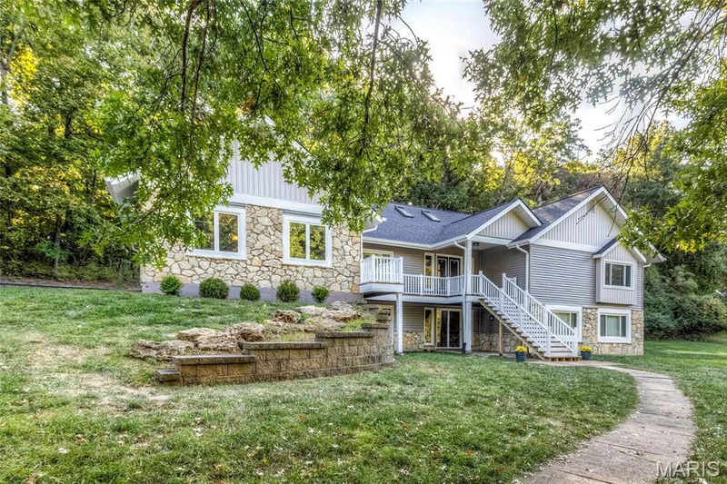 1723 Millstream Drive, Chesterfield, MO — listing photo 1