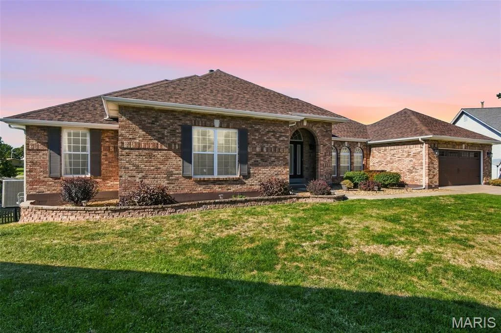 17 White Dove Ct, Dardenne Prairie, MO 63368 — listing photo 1 of 75
