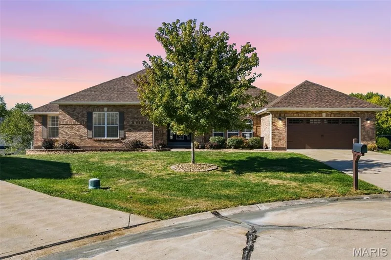 17 White Dove Ct, Dardenne Prairie, MO 63368 — listing photo 2 of 75