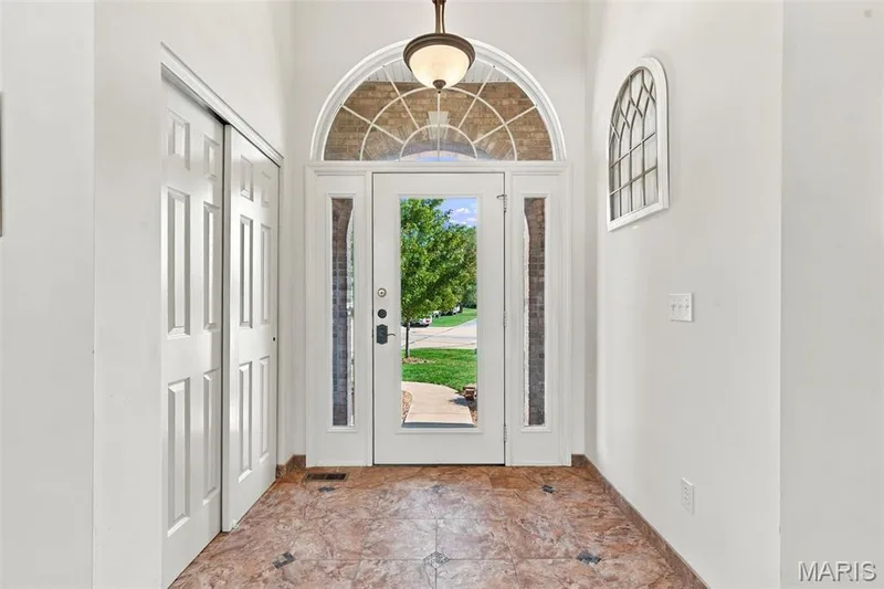 17 White Dove Ct, Dardenne Prairie, MO 63368 — listing photo 7 of 75