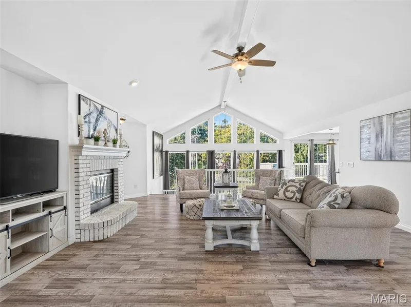 17 White Dove Ct, Dardenne Prairie, MO 63368 — listing photo 8 of 75