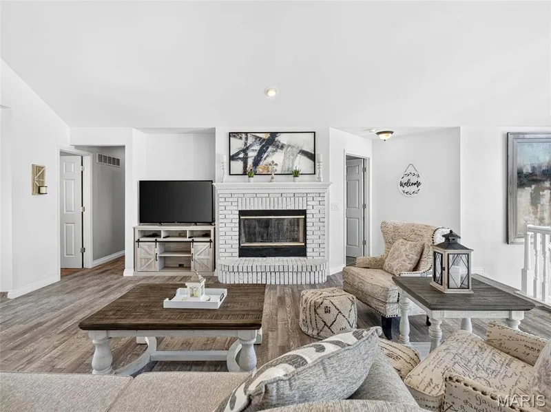 17 White Dove Ct, Dardenne Prairie, MO 63368 — listing photo 9 of 75