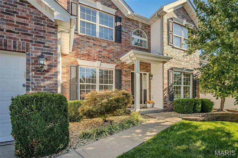 1048 Pierpoint Lane, St Charles, MO 63303 — listing photo 2 of 77