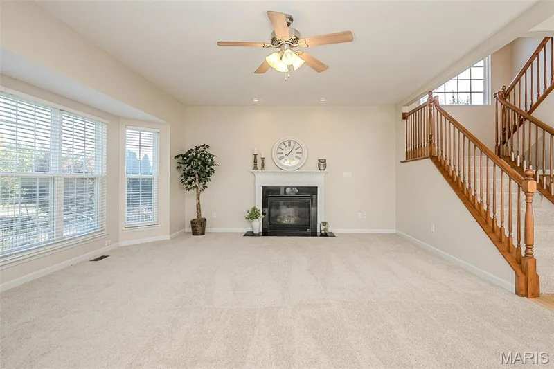 1048 Pierpoint Lane, St Charles, MO 63303 — listing photo 12 of 77