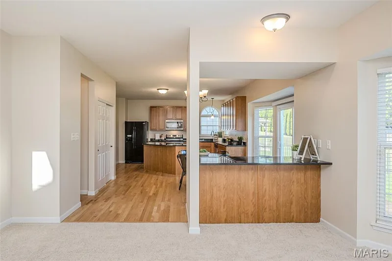 1048 Pierpoint Lane, St Charles, MO 63303 — listing photo 15 of 77