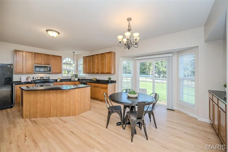 1048 Pierpoint Lane, St Charles, MO 63303 — listing photo 17 of 77