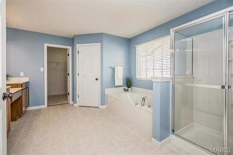 1048 Pierpoint Lane, St Charles, MO 63303 — listing photo 35 of 77
