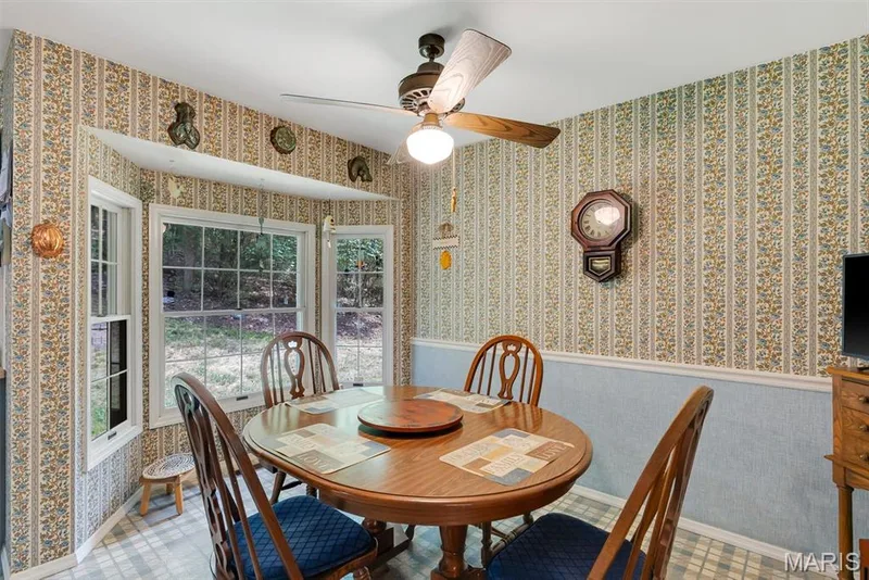 Breakfast Room with Bay Window — 29 Rockwood Forest Valley, Wildwood, MO 63025