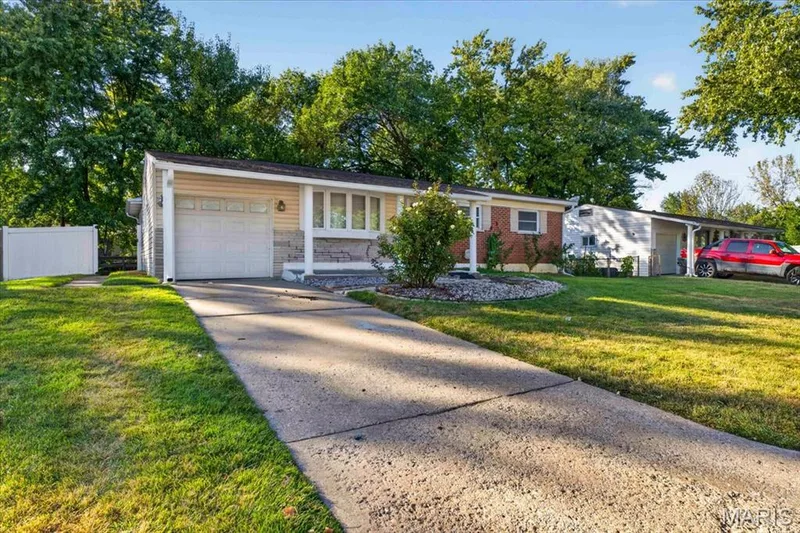 3315 Joyce Drive, St Charles, MO 63301 — listing photo 4 of 57