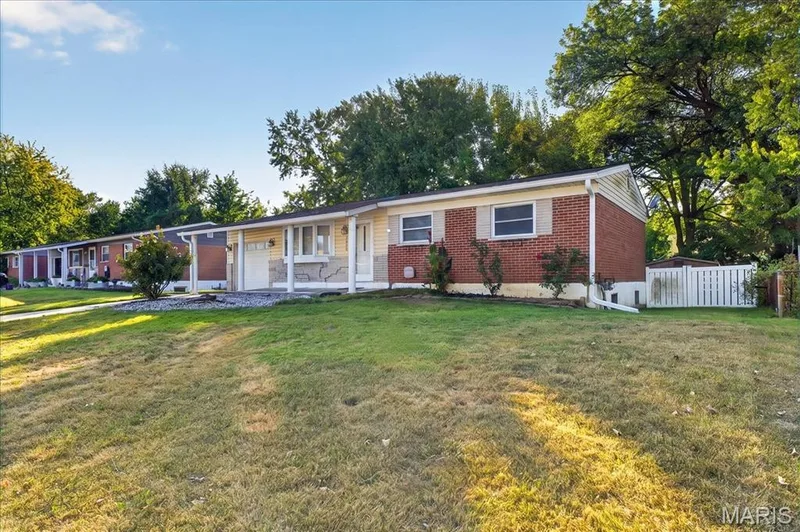 3315 Joyce Drive, St Charles, MO 63301 — listing photo 5 of 57