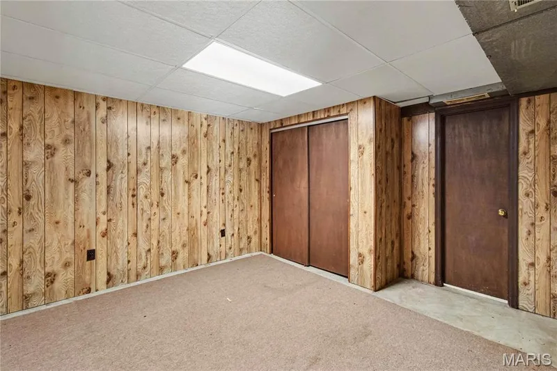Could be office, work-out area or sleeping room! — 2311 Blue Hill Road, Chesterfield, MO 63017