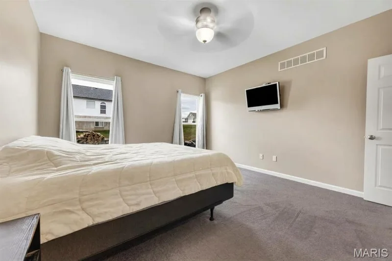 30 Crystal Manor Court, Wentzville, MO 63385 — listing photo 13 of 35
