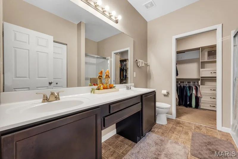30 Crystal Manor Court, Wentzville, MO 63385 — listing photo 14 of 35