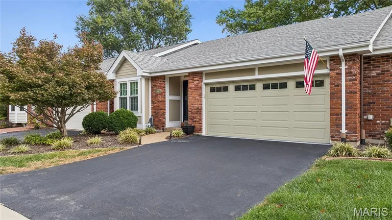 2416 Baxton Way, Chesterfield, MO 63017 — listing photo 1 of 37