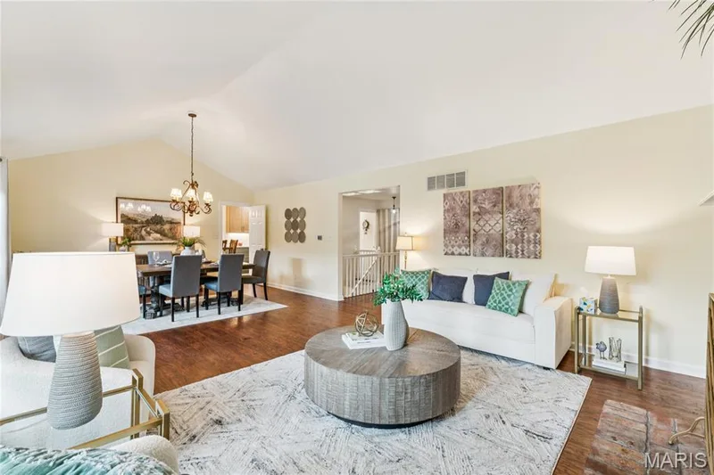 2416 Baxton Way, Chesterfield, MO 63017 — listing photo 7 of 37