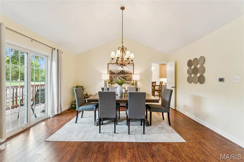 2416 Baxton Way, Chesterfield, MO 63017 — listing photo 8 of 37