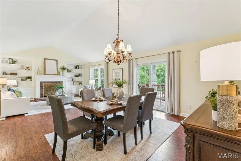 2416 Baxton Way, Chesterfield, MO 63017 — listing photo 9 of 37