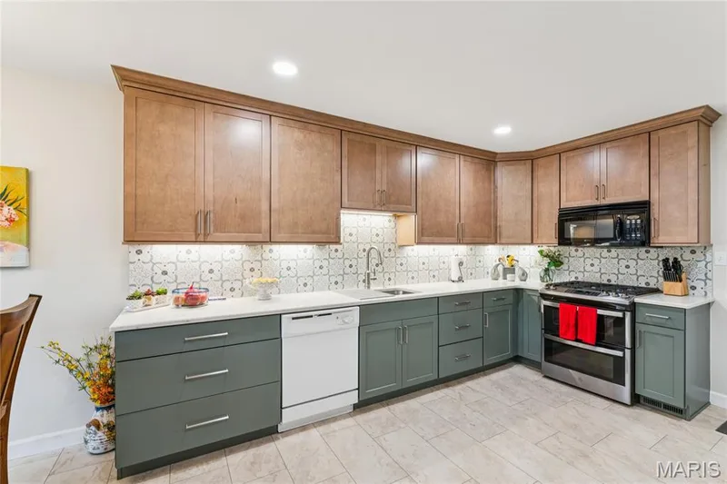 2416 Baxton Way, Chesterfield, MO 63017 — listing photo 10 of 37