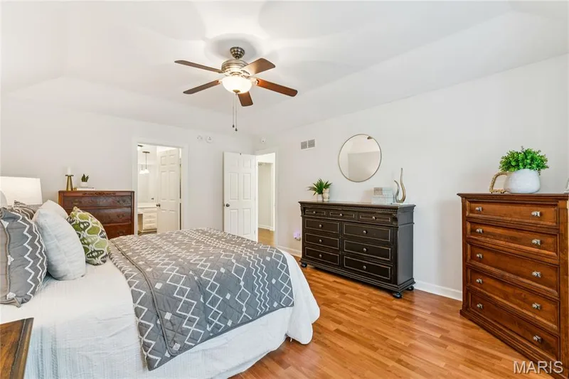 2416 Baxton Way, Chesterfield, MO 63017 — listing photo 15 of 37