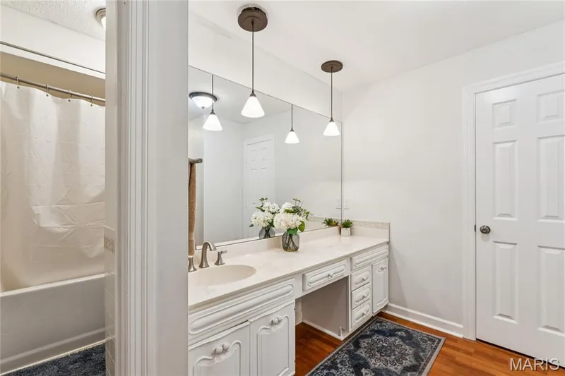 2416 Baxton Way, Chesterfield, MO 63017 — listing photo 16 of 37