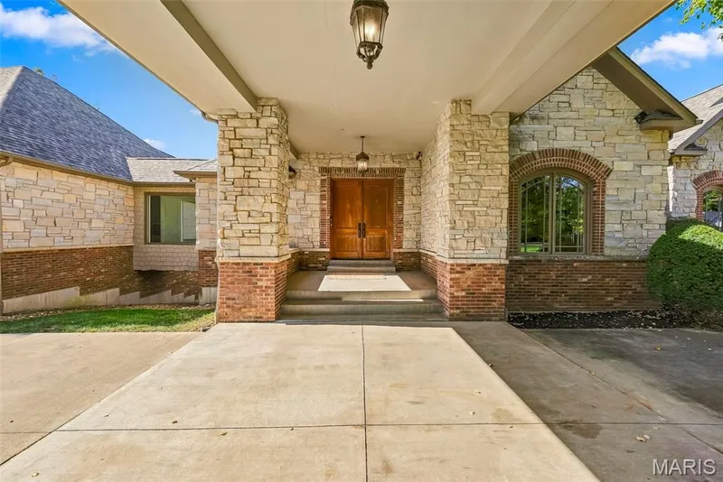 1177 August Lake Drive, Defiance, MO 63341 — listing photo 5 of 62