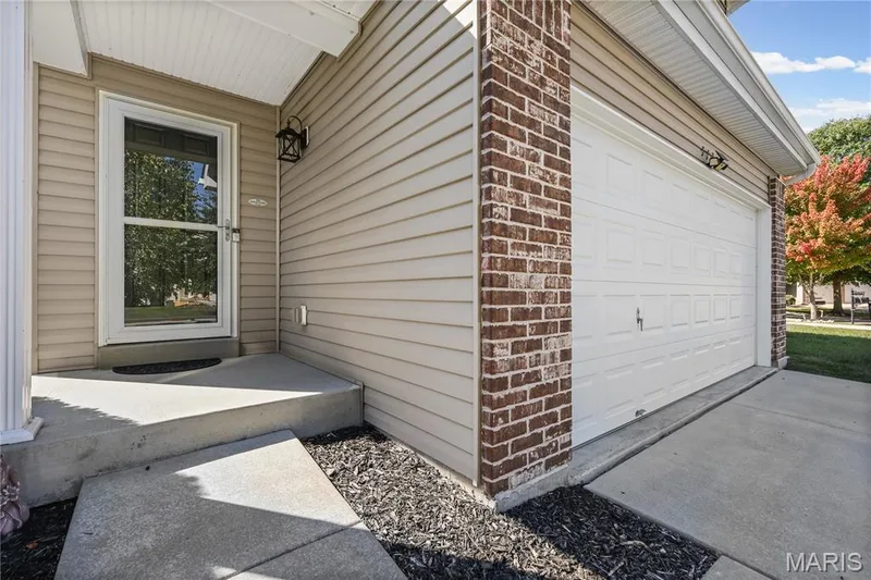 513 Parkgate Drive, Lake St. Louis, MO 63367 — listing photo 7 of 99