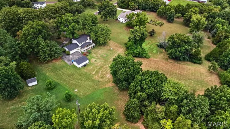 33 Weldon Spring Heights Drive, Weldon Spring, MO 63304 — listing photo 3 of 53