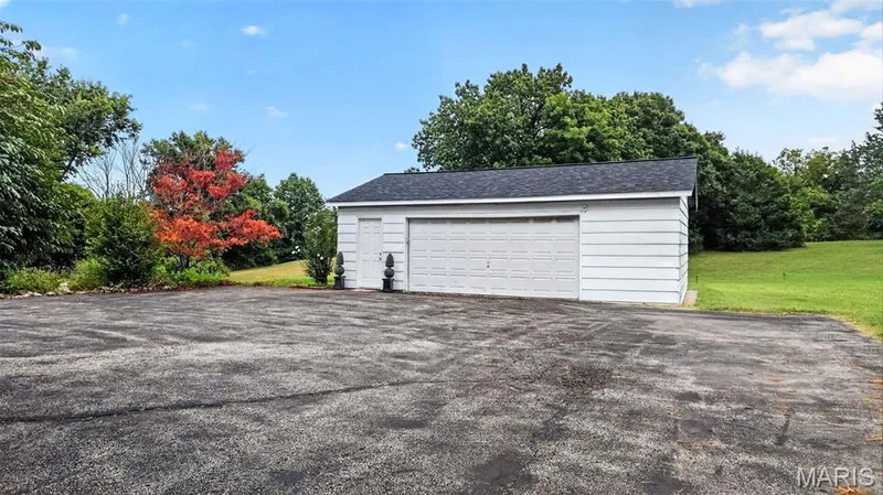 33 Weldon Spring Heights Drive, Weldon Spring, MO 63304 — listing photo 9 of 53