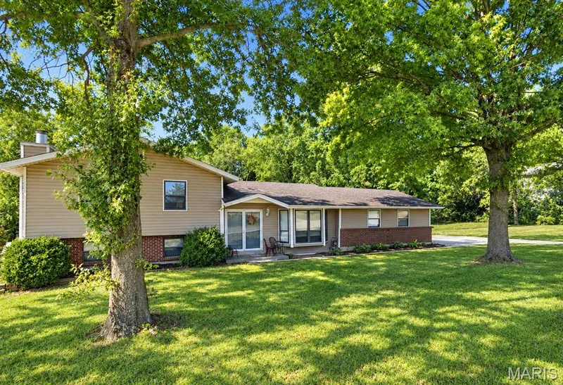 111 Valvero Drive, St Charles, MO 63304 — listing photo 2 of 43