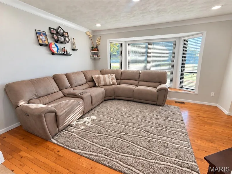 111 Valvero Drive, St Charles, MO 63304 — listing photo 4 of 43