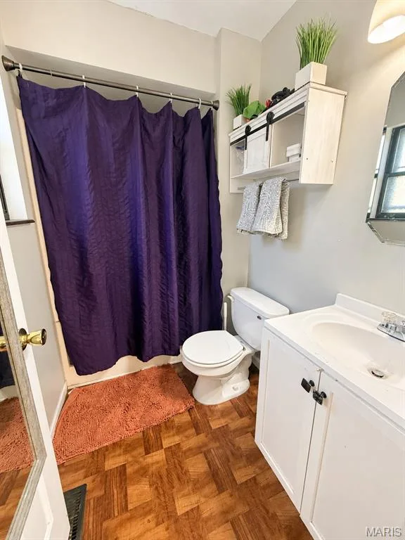 Ensuite off the secondary primary w/ stand alone shower — 111 Valvero Drive, St Charles, MO 63304