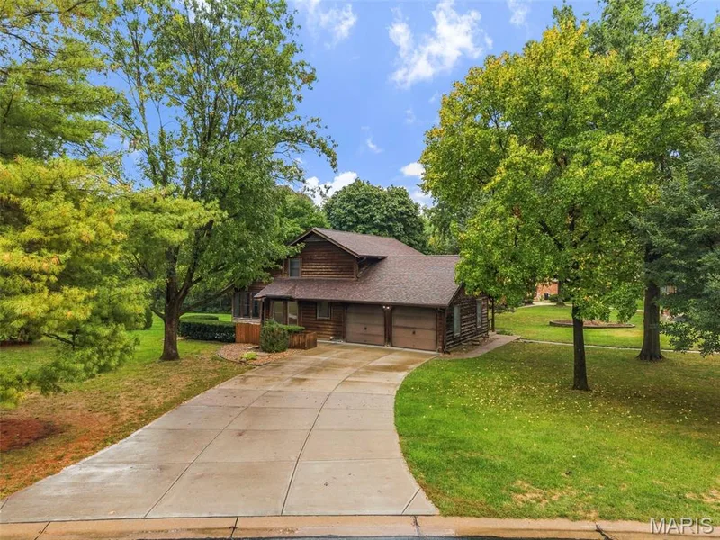 HUGE driveway for riding bikes and parking — 29 Number Six Green Drive #A, St Charles, MO 63303