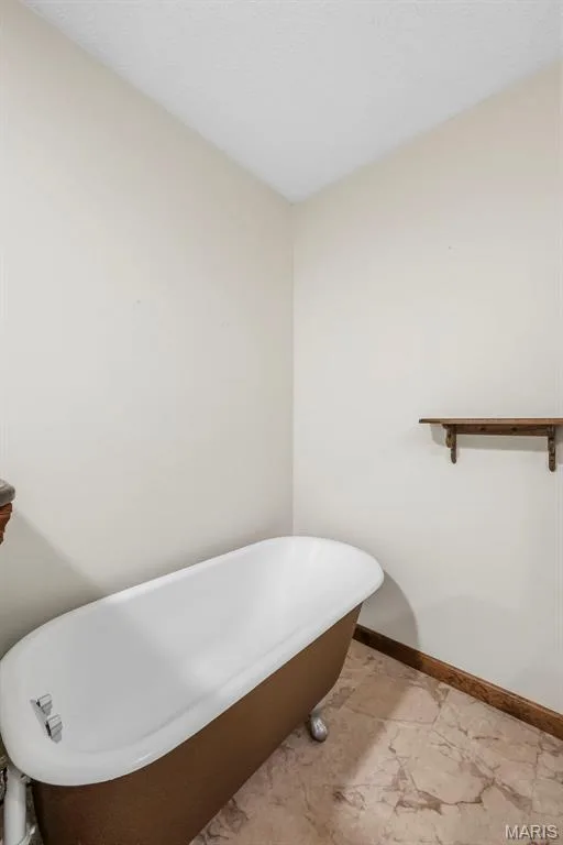 Claw foot tub! — 29 Number Six Green Drive #A, St Charles, MO 63303