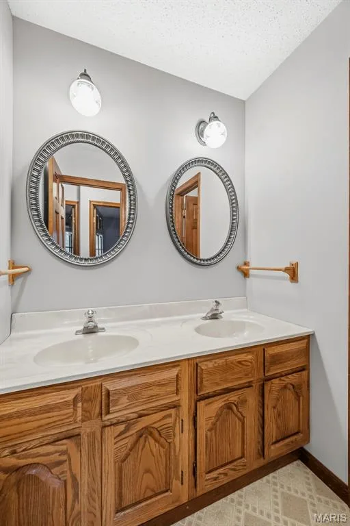 Upper level bath with double sinks — 29 Number Six Green Drive #A, St Charles, MO 63303
