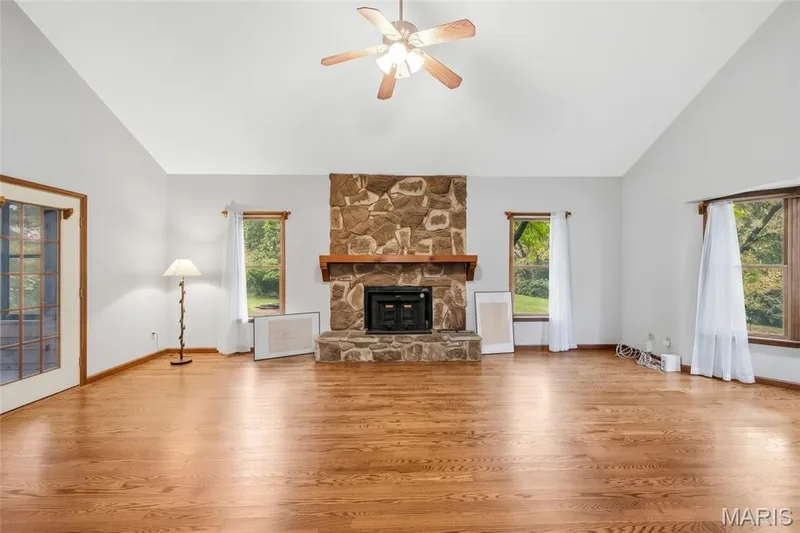 Great room with vaulted 19 foot ceiling — 29 Number Six Green Drive #A, St Charles, MO 63303
