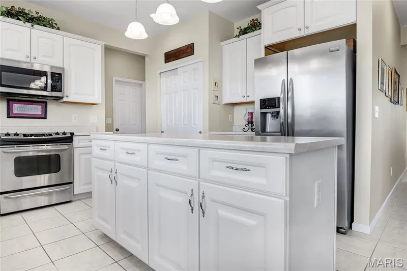 Kitchen island with great storage space — 2061 Avalon Mist Circle, Dardenne Prairie, MO 63368